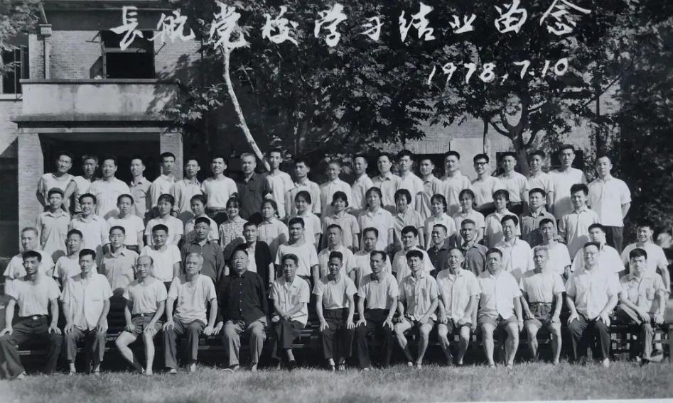 L8AvWKF3mKZb3cGk.jpg